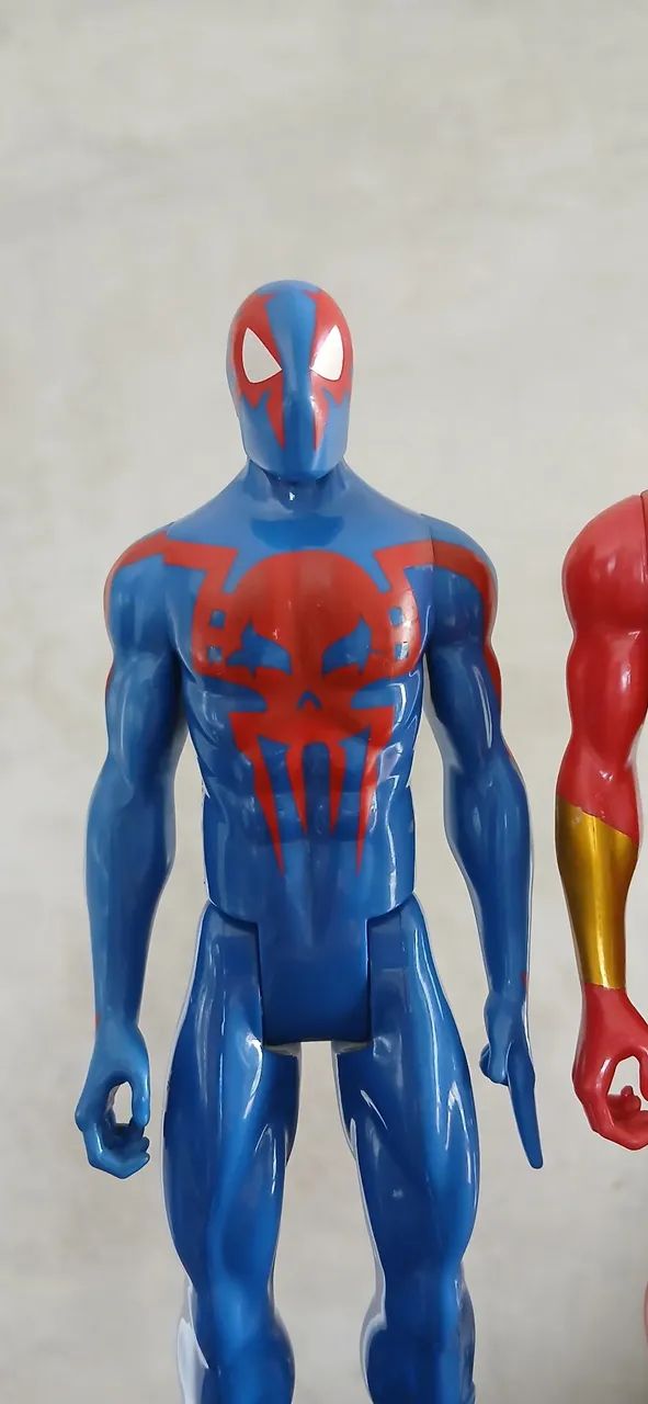 Bonecos Homem Aranha 2099 e Iron Spider 30cm  90 reais (cada) - Foto 3