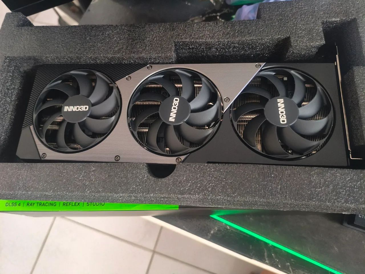 Rtx 5060 ti 16GB - Foto 3