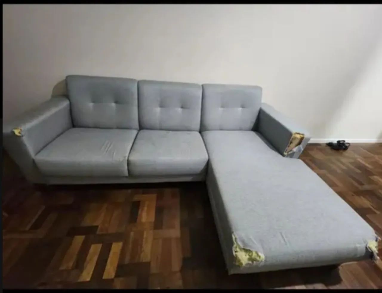 Sofá de linho com chaise usado