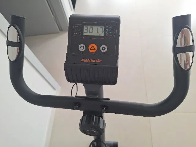 VENDE-SE UMA BICICLETA ERGOMÉTRICA ATHLETIC - SEMINOVA - Foto 5