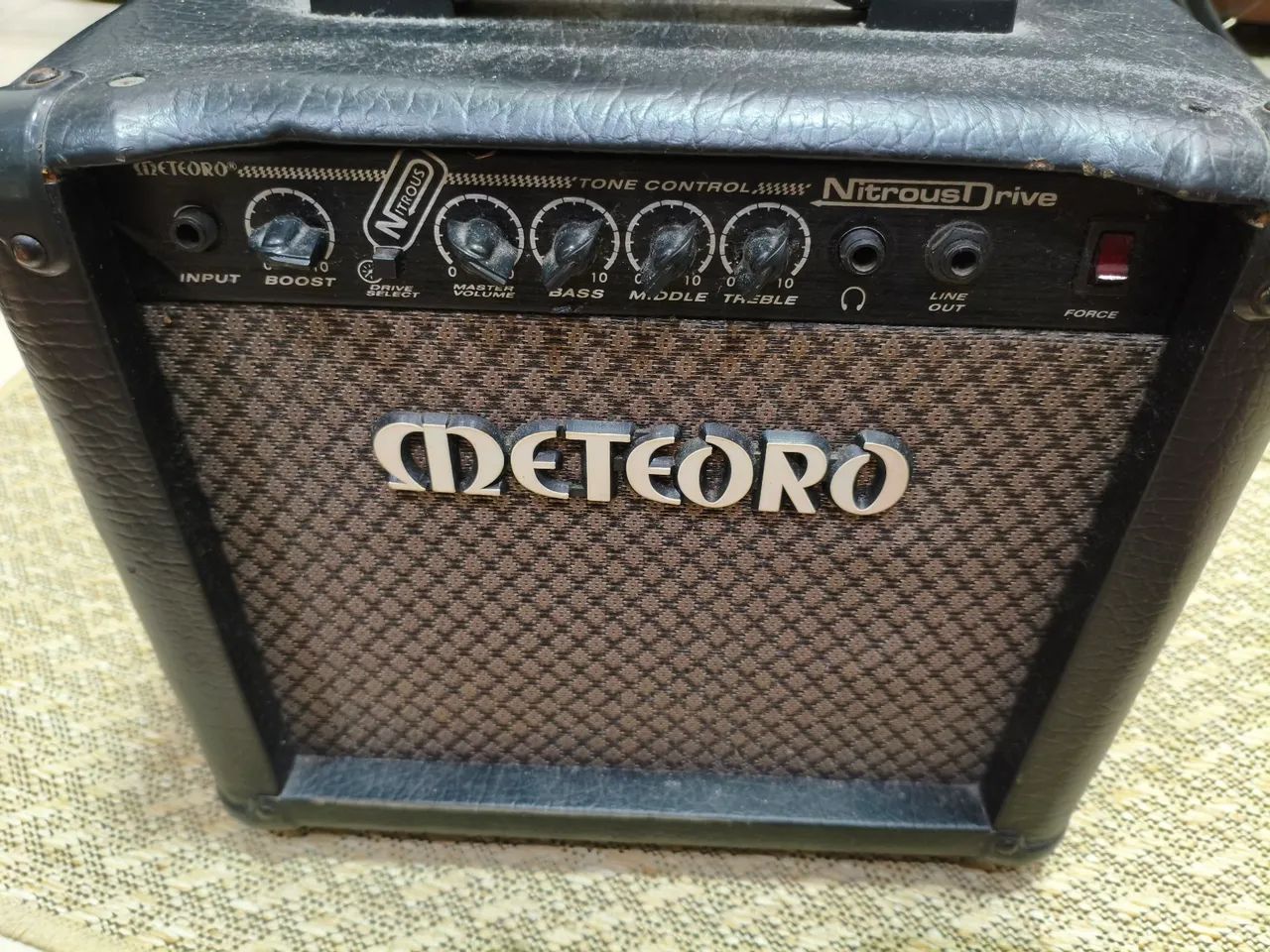 Ampli Meteoro NitrousDrive15 R$350