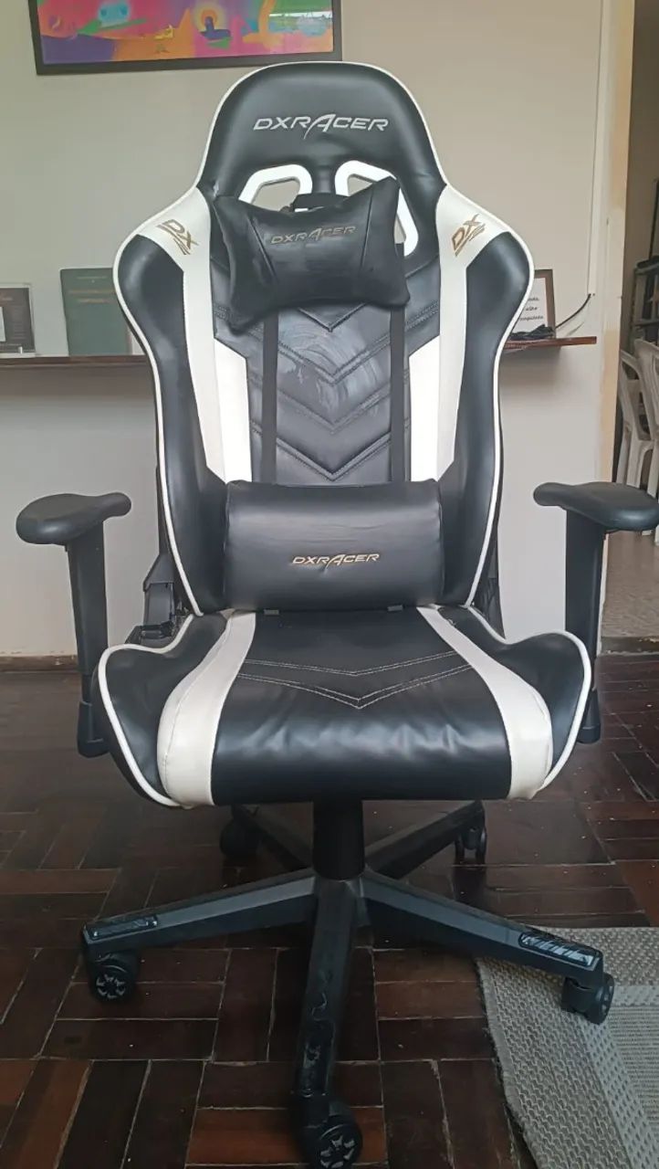 Cadeira Gamer DXRacer, em ótimo estado e com peças de reposição