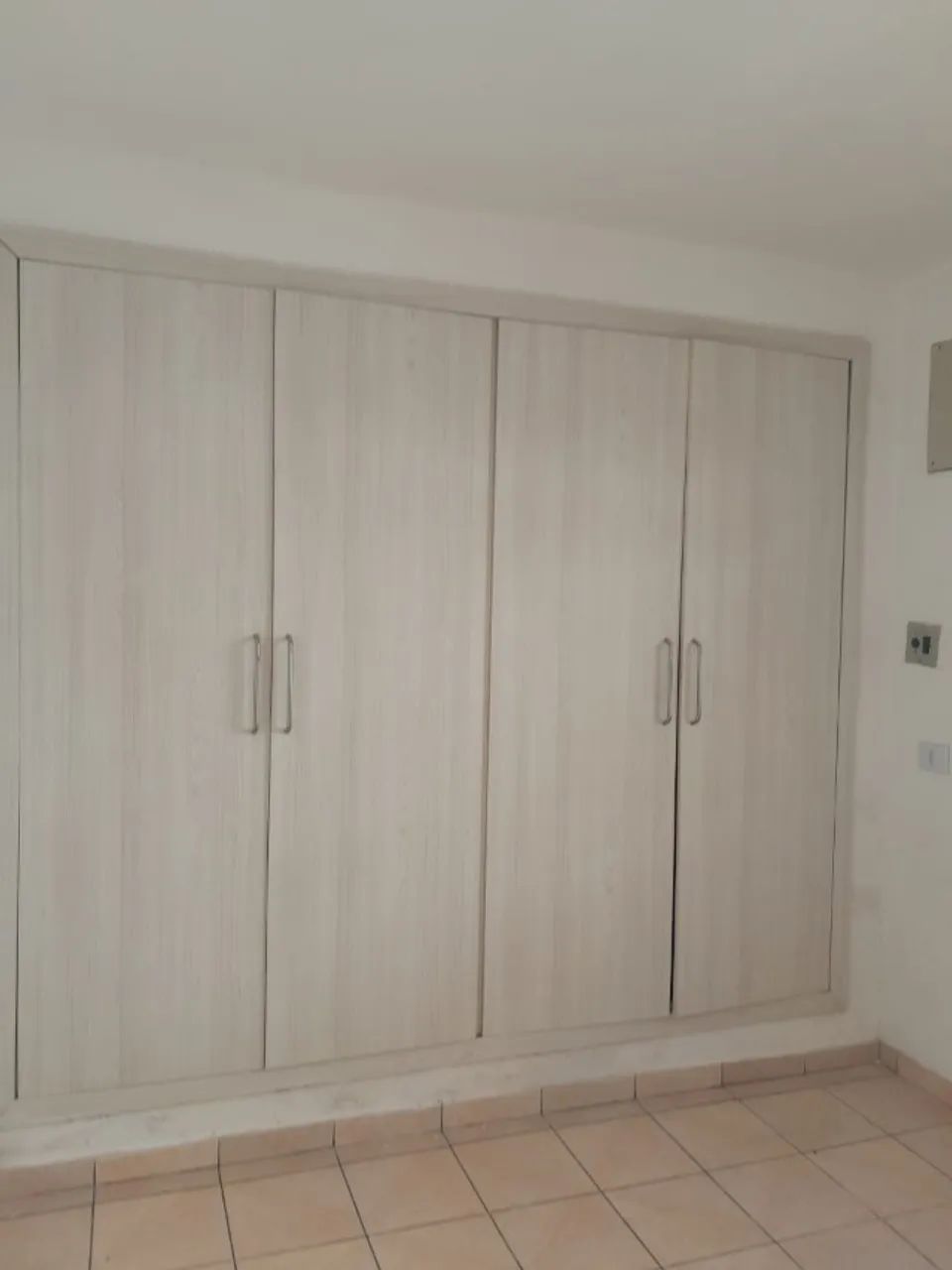 CASA EM CORUMBÁ, RICA EM VARANDA, COMODOS ESPACOSOS.