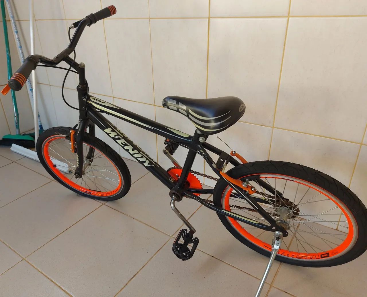 Bicicleta Wendy aro 20 em excelente estado!! - Foto 3