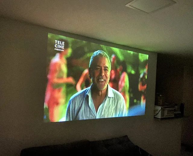 Projetor HD de Alta Qualidade com projeção de 40 a 150 Polegadas Wifi (NOVO) - Foto 2