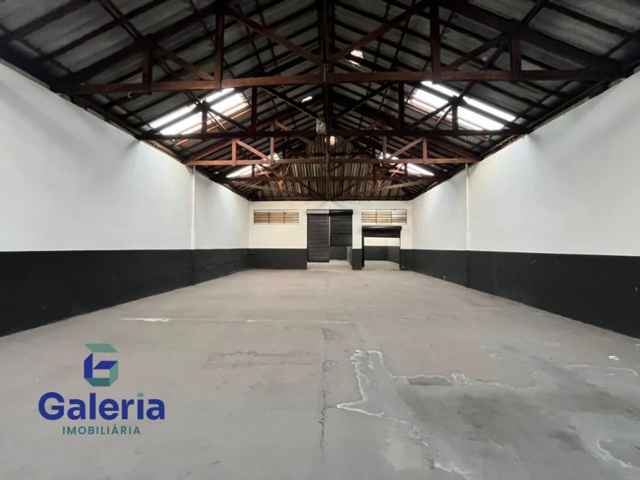 Galpão comercial para alugar, 275m² - Centro