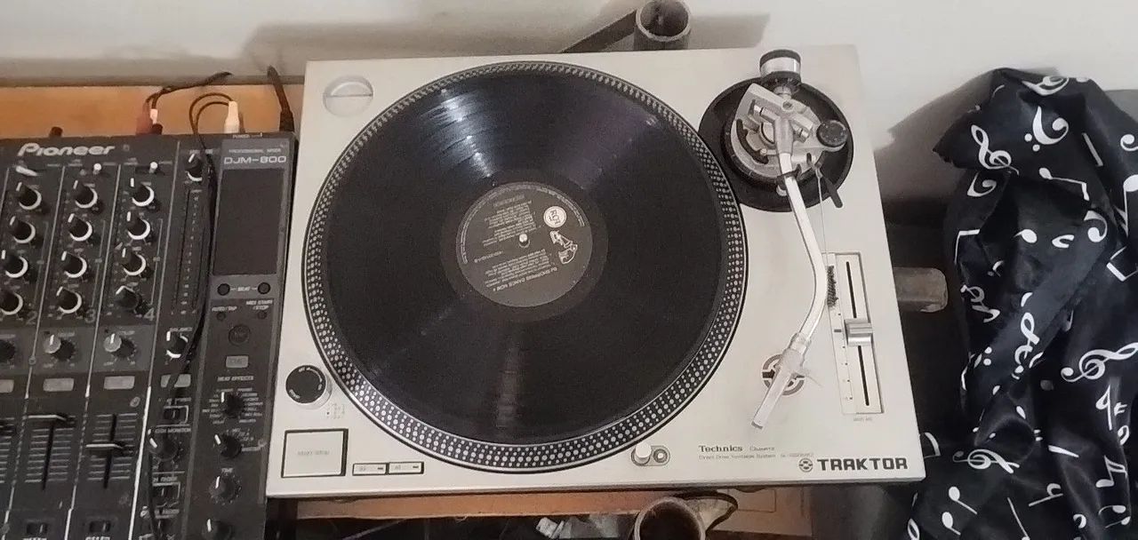 Par de toca discos technics sem o Mixer com agulha  shel. - Foto 2