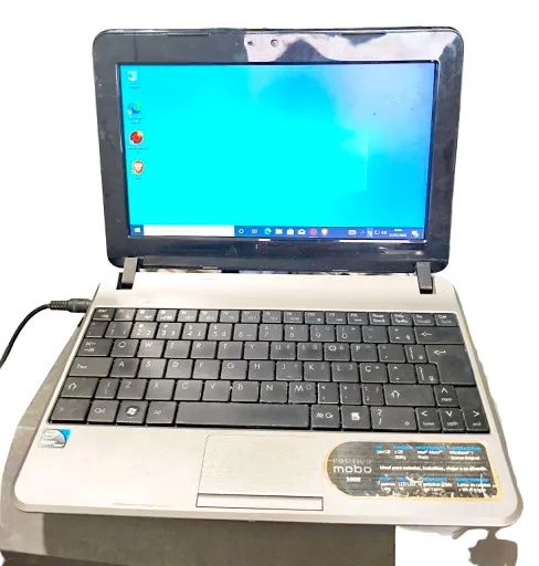 Netbook Positivo Mobo Black 5000 sendo vendido no estado