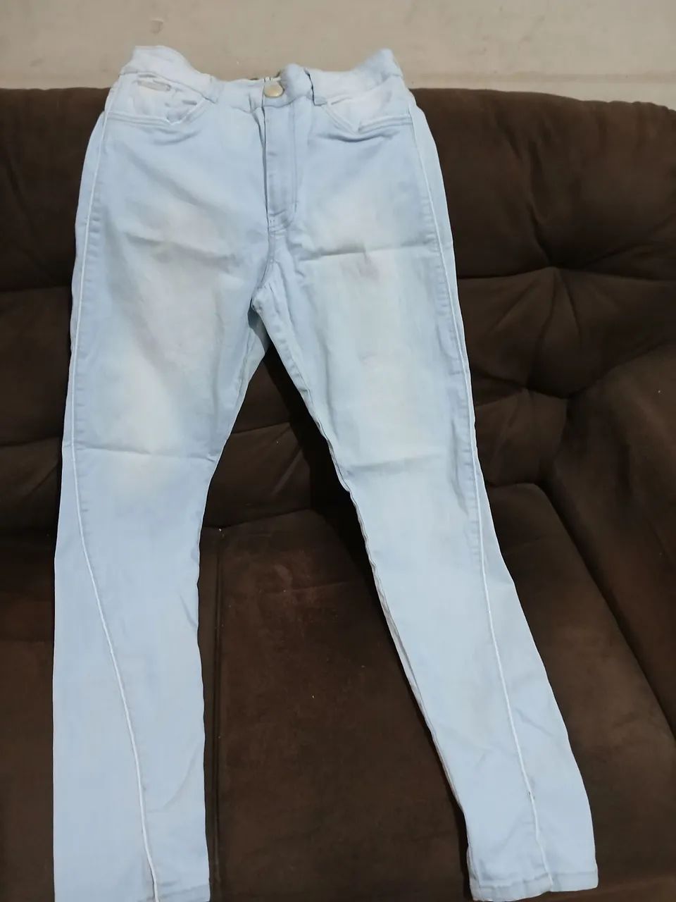 Linda calça jeans  tamanho 44 super conservada 