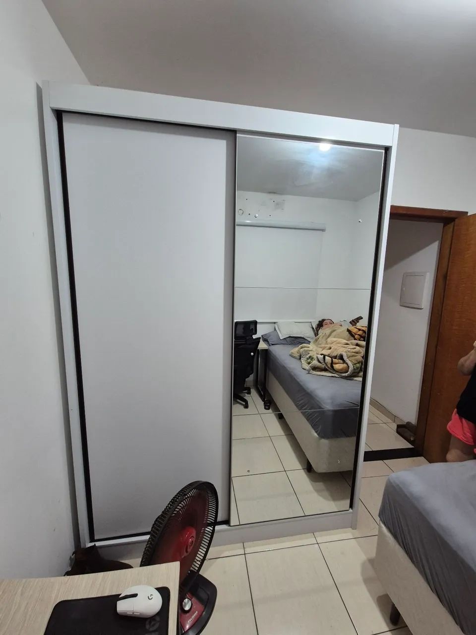 Guarda roupa branco 100% MDF com espelho - Foto 2
