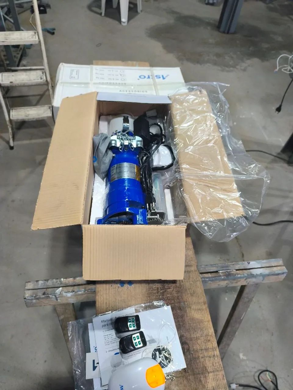 Motor para porta de aço na caixa