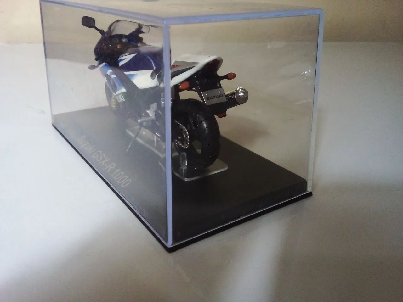 Miniatura Suzuki GSXR 1000 1:24 - Foto 3