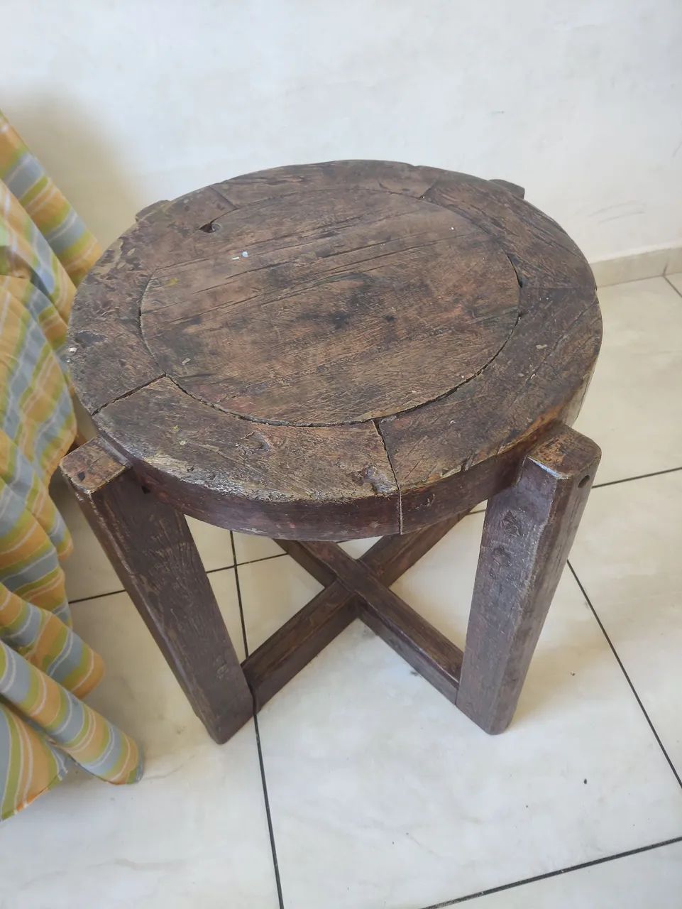 Mesa de madeira maciça 