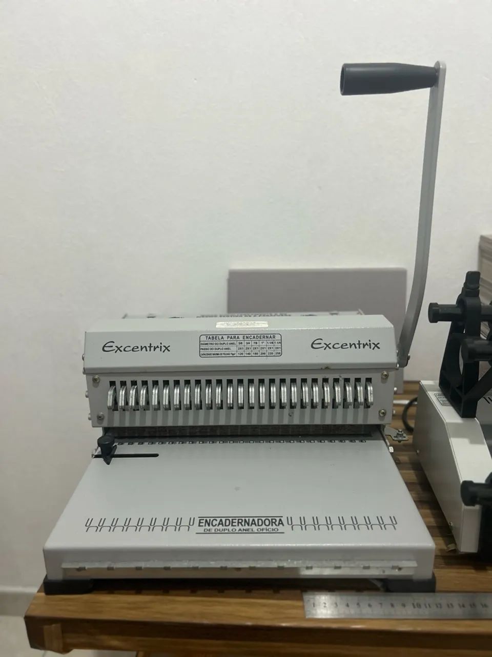 Encadernadora excentrix 