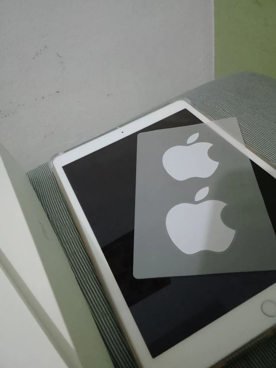 Vendo ou troco iPad 8th geração sem avarias  - Foto 4