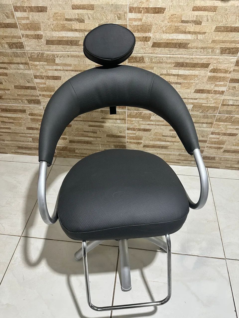Cadeira de barbeiro/cabeleireiro/a