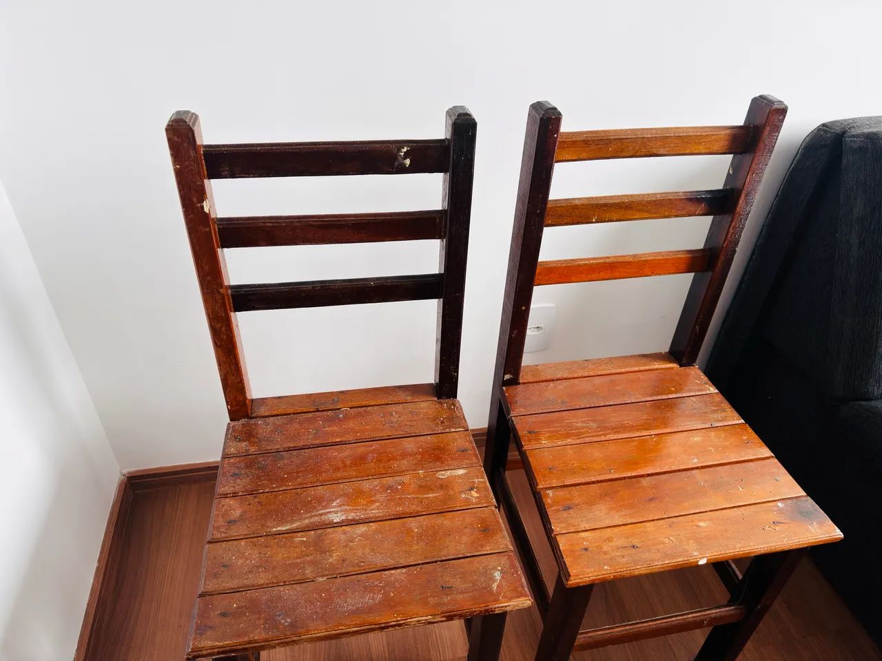 Vendo cadeira de madeira (cada uma por 80) - Foto 2
