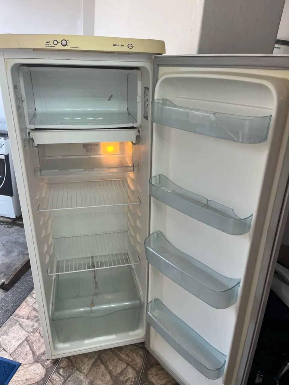 Vendo geladeira Eletrolux  - Foto 3
