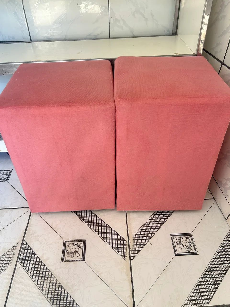 2 Pufes Rosa Estofados - Foto 2