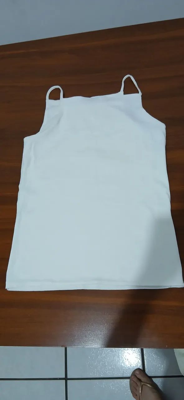 Blusa branca de alça 