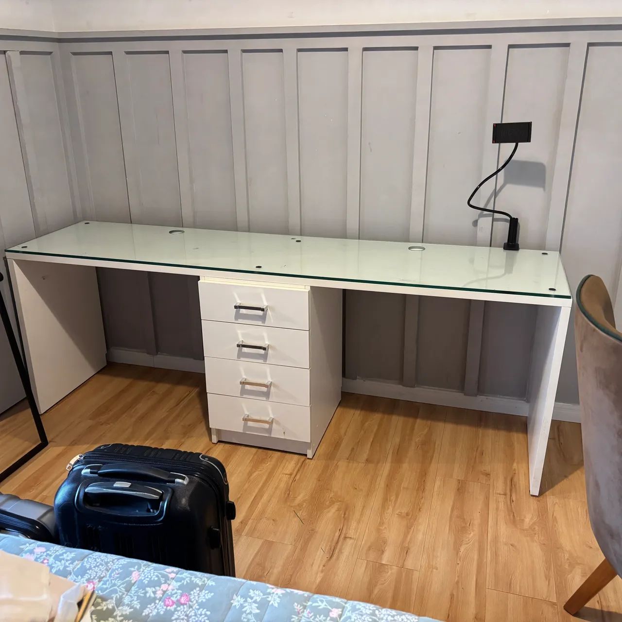 Bancada de quarto de MDF branco com vidro  - Foto 2