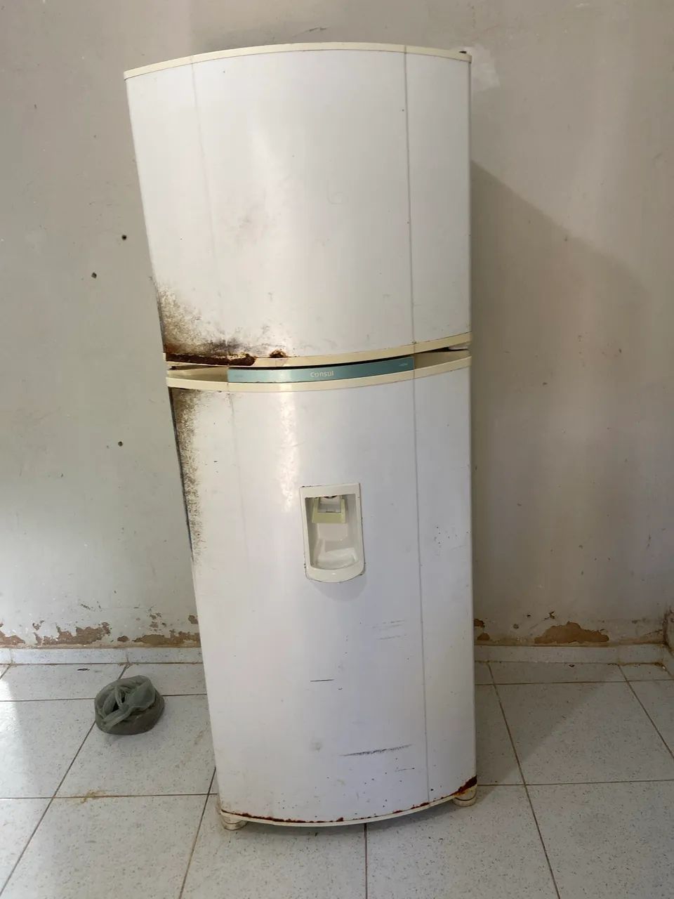 Geladeira biplex - comsul com desfeito no compressor, ela tem 1, 80 de comprimento 