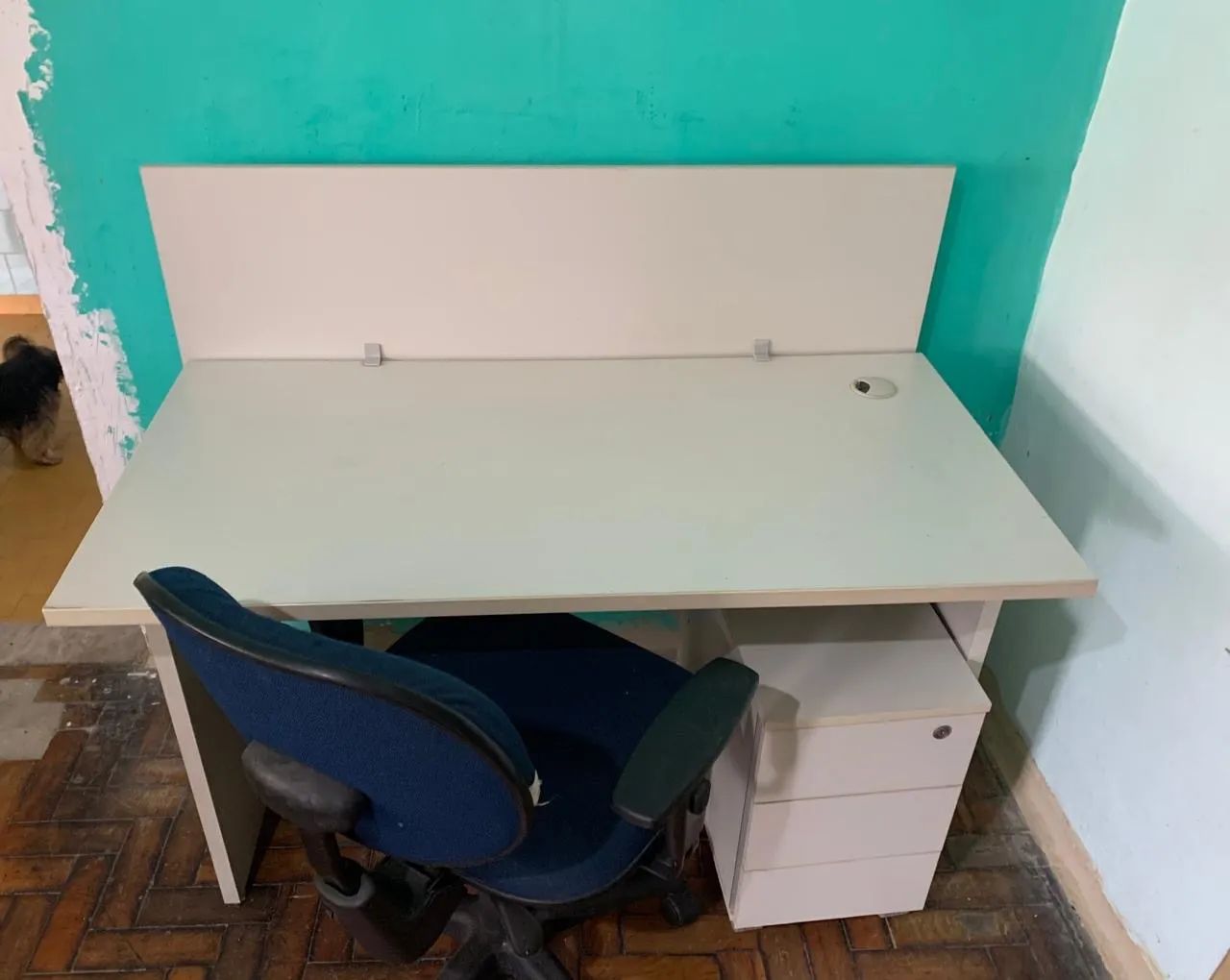 Mesa de Escritório com Gaveteiro + Cadeira - R$ 250,00