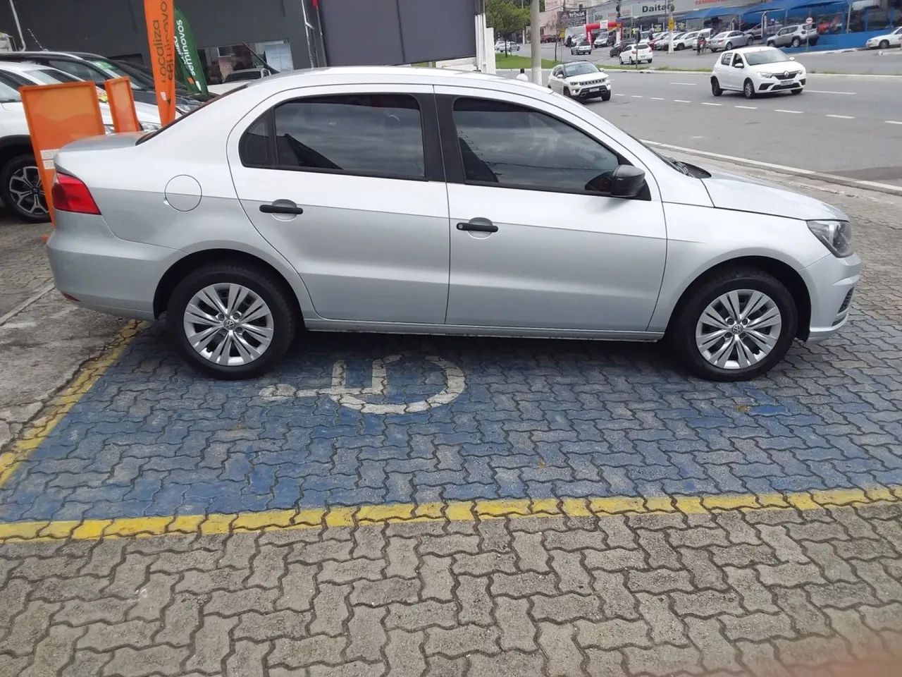 Volkswagen Voyage 1.6 MSI Flex 8V 4p, foto 6 de 10