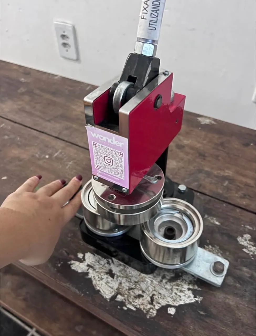 Máquina de bottons da Chigueto, com matriz de 5,5 cm
