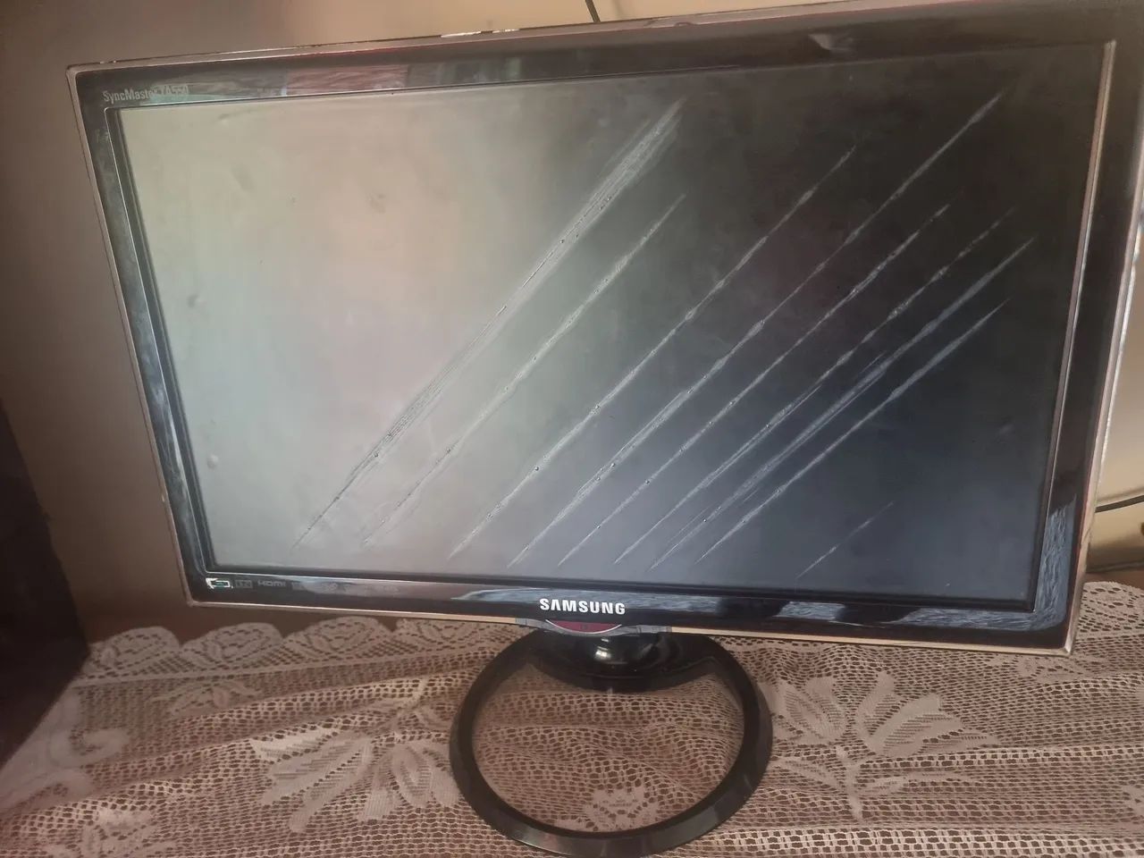 Vendo Monitor Samsung 28 Polegadas para conserto ou Retirada de peças ligando 