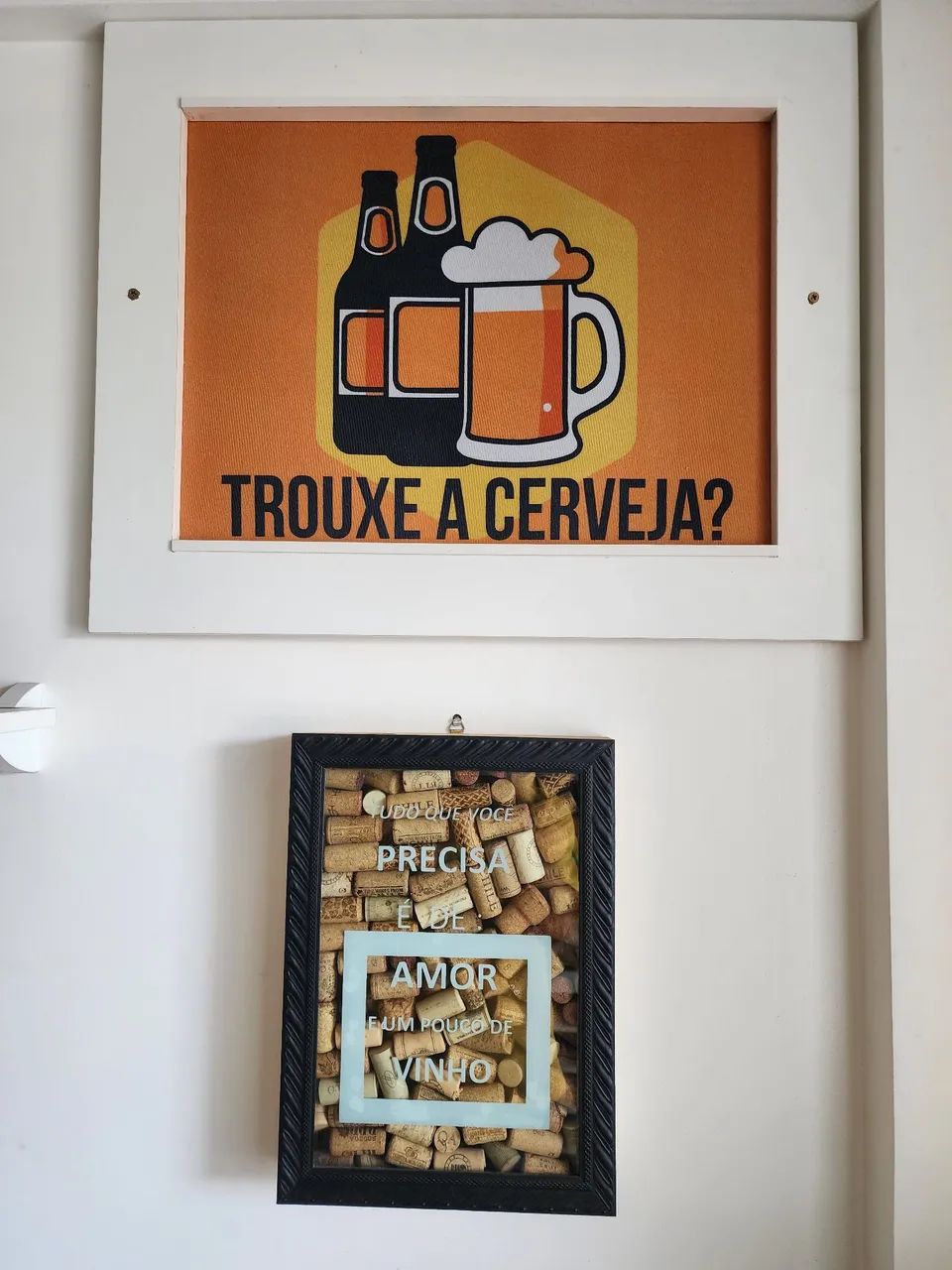 Porta rolhas de vinhos cheio. - Foto 5