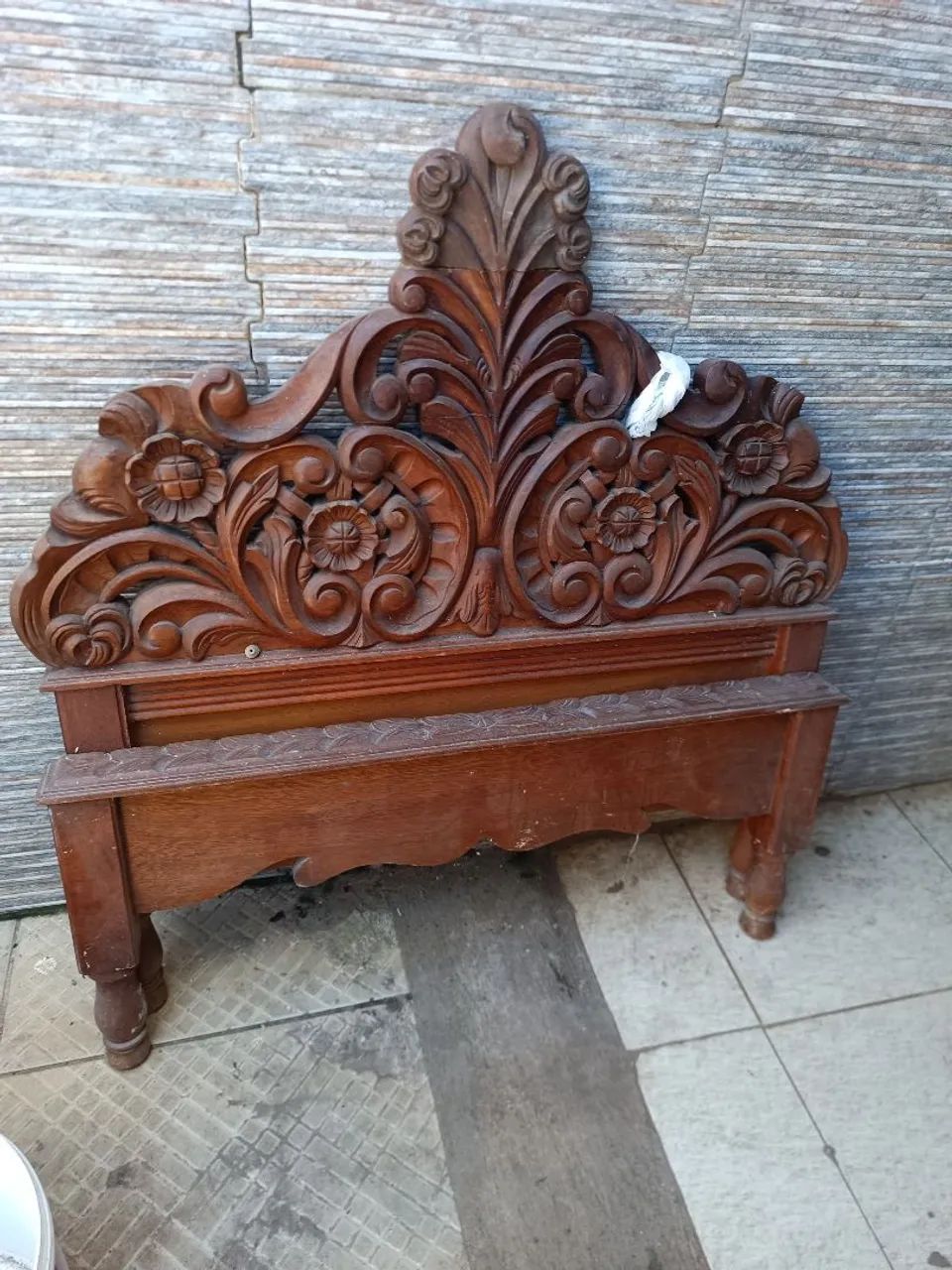 Cama solteiro antiga de madeira 1x1.90