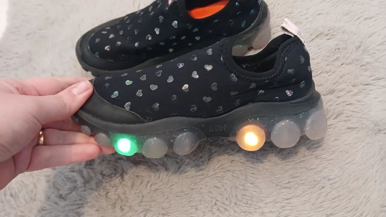 Tenis bibi com luz tamanho 31 - Foto 2