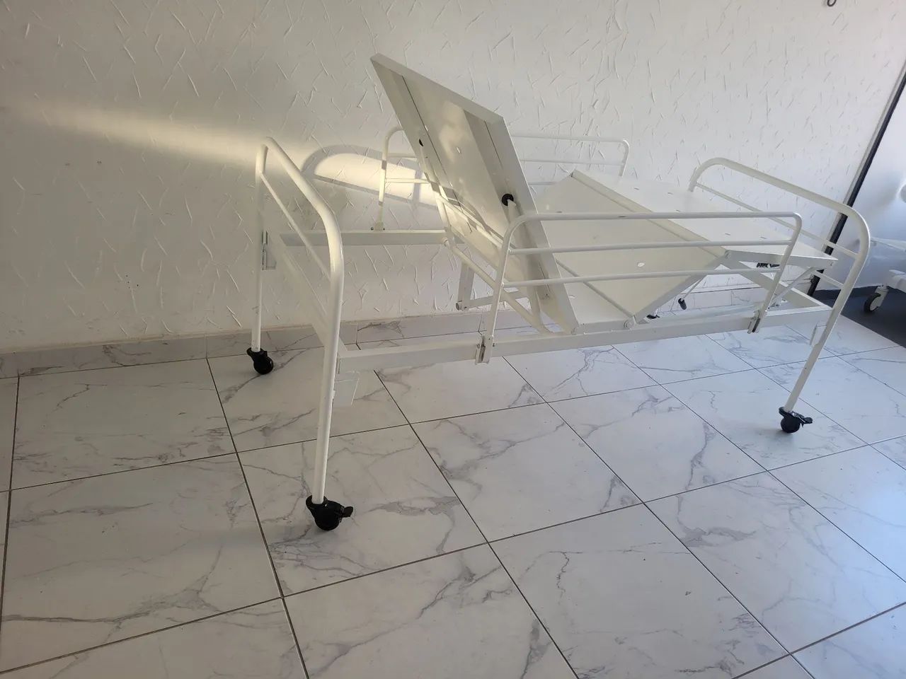 Cama hospitalar manual com 2 manivelas  - Foto 4