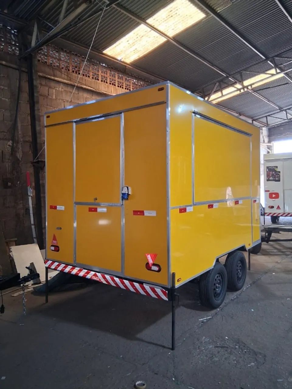  Vendo Trailer de Lanche 3X2  esta emplacado - Foto 3