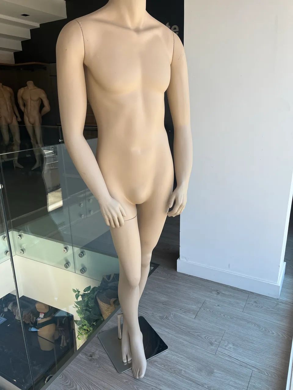 Manequins masculino de fibra - Foto 4