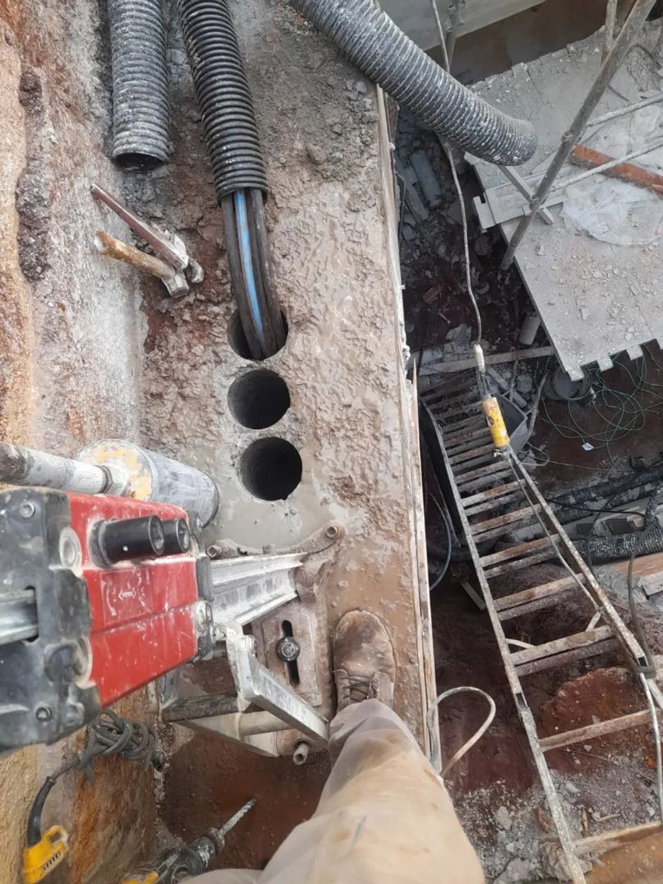 Furos em concreto armado com perfuratriz  - Foto 4