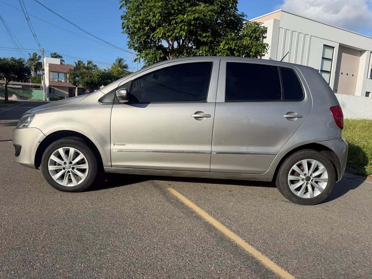Volkswagen Fox 1.0 MI Total Flex 8V 5P 2011 - Foto 2