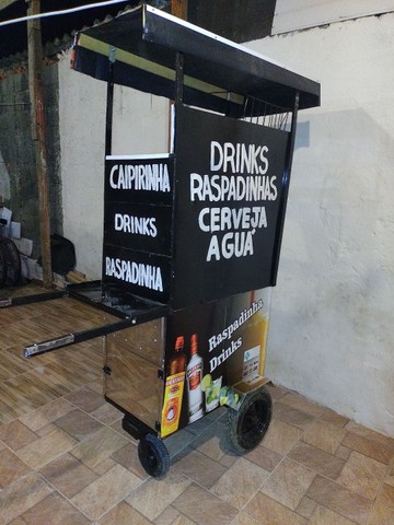 Vendo carrinho de inox semi novo adaptado para raspadinha e drinks.