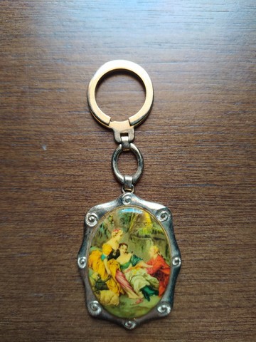 Chaveiro antigo com obra de arte em metal dourado - Foto 2
