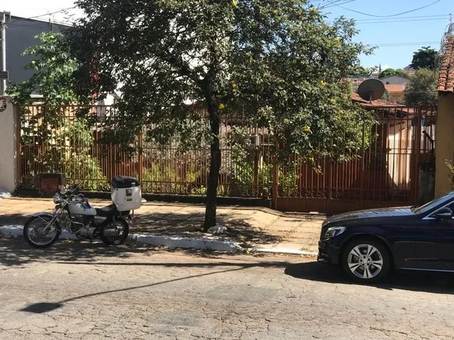 Casa em lote comercial tem 238 m 3Q comercial Setor Aeroporto - Goiânia - GO