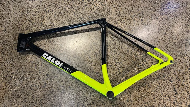 QUADRO CALOI ELITE CARBON RACING TAMANHO 21 