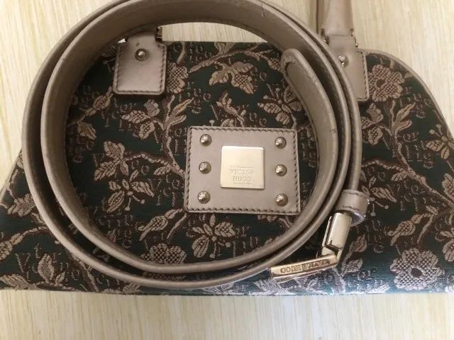 Conjunto original de bolsa e cinto Victor Hugo  em tecido e couro