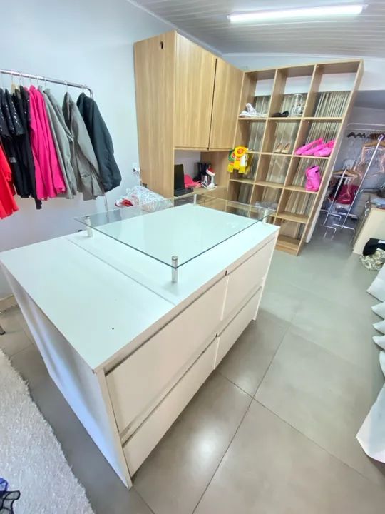 Mesa balcão com 8 gavetas em MDF - Foto 4