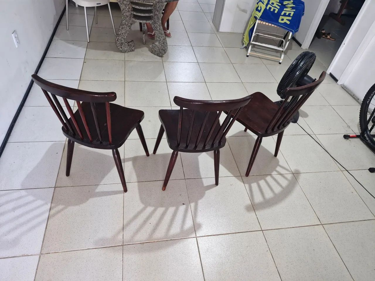 Cadeiras de madeira antiga - Foto 3