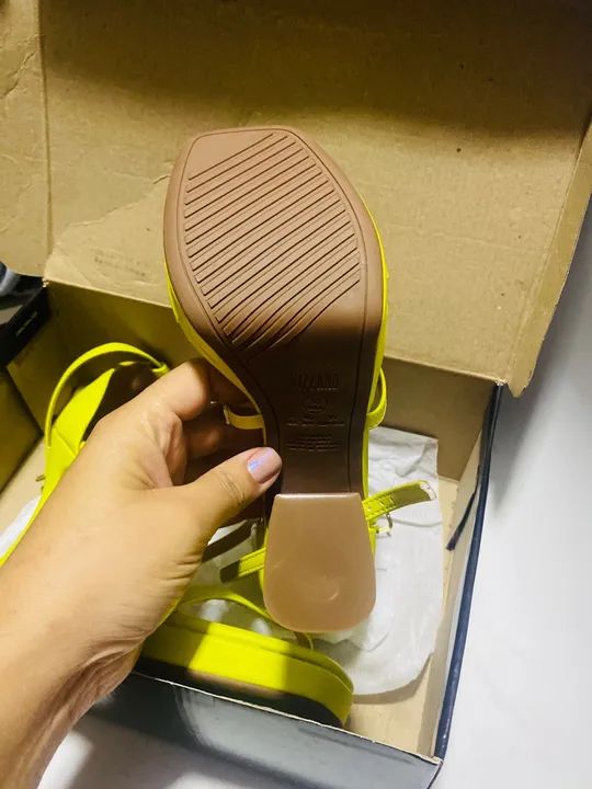 Sandália feminina amarela - Foto 2