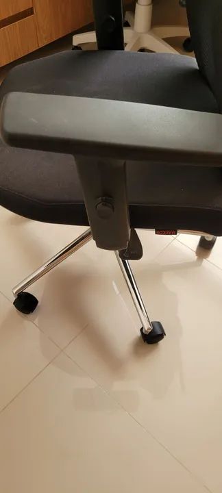 Cadeira de escritório ergonômica tipo Presidente  - Foto 3