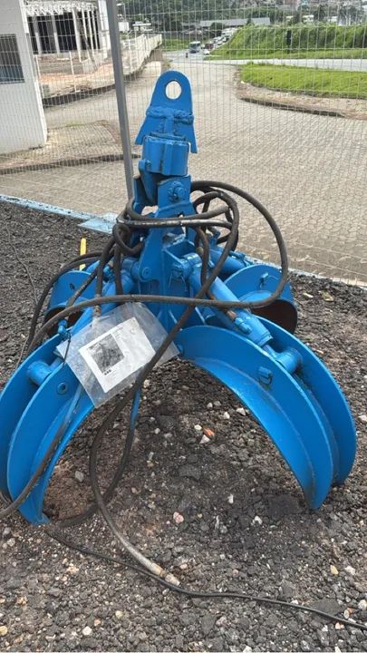 Garra para Trator - Usada em Ótimo Estado