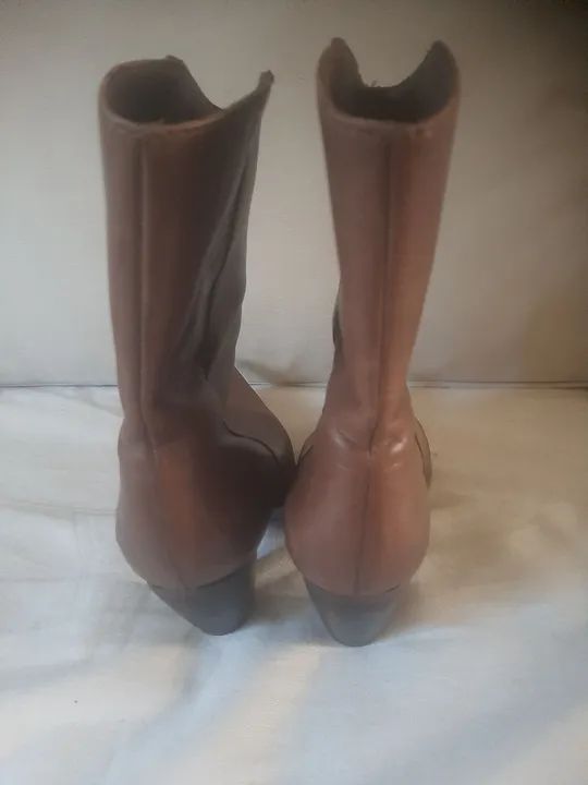 Bota de couro marron Marca schutz - Foto 4
