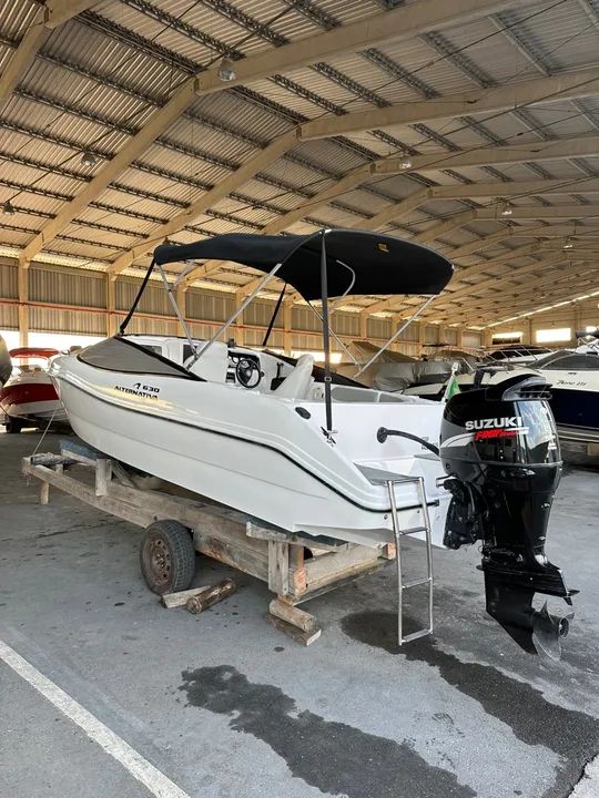 Lancha Alternativa 21 pés, motor 4tempos